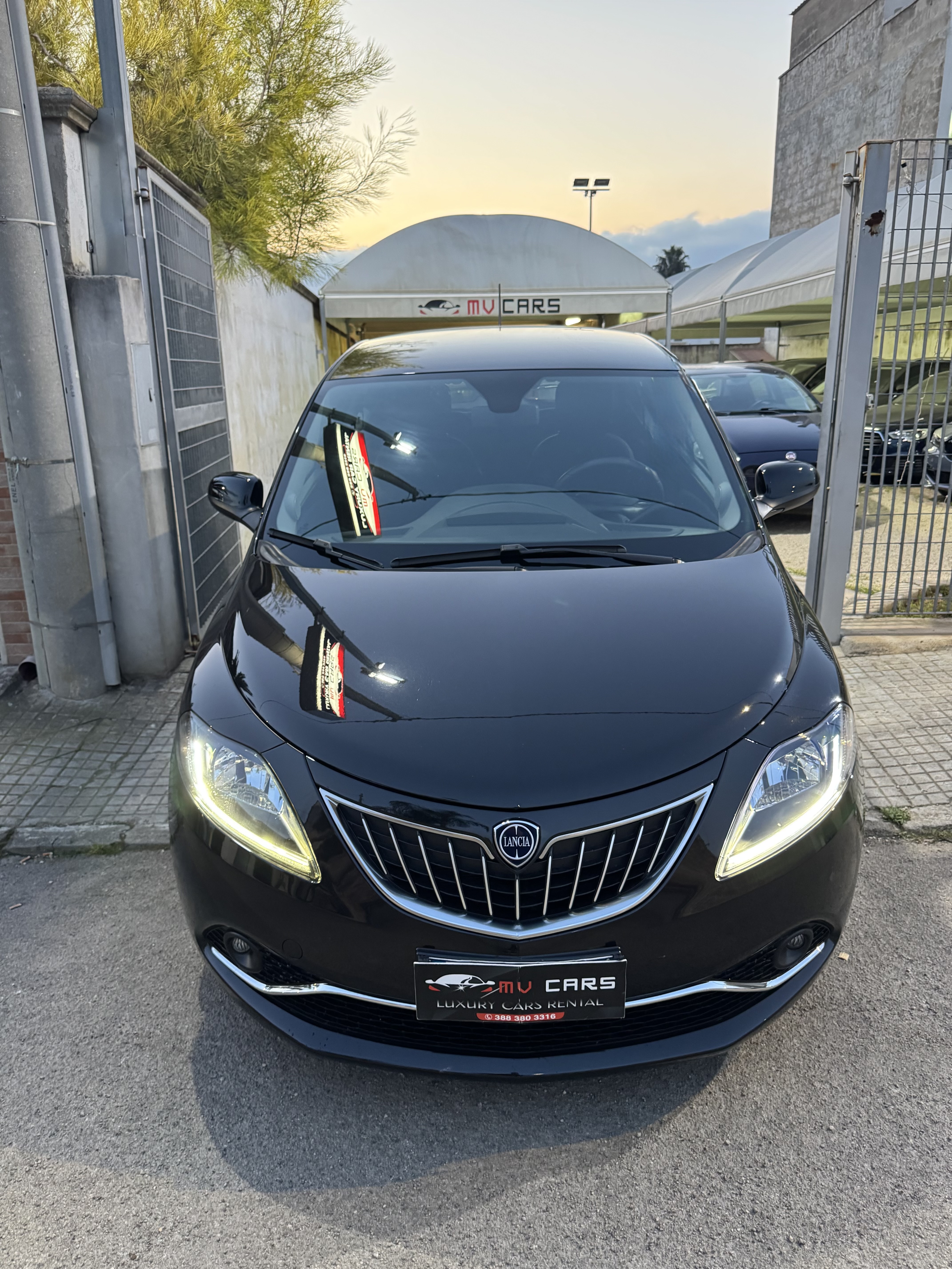 Lancia Ypsilon 10 Hybrid Gold